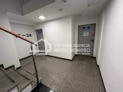 Apartament z tarasem i miejscem parkingowym.