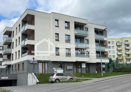 Apartament z tarasem i miejscem parkingowym.