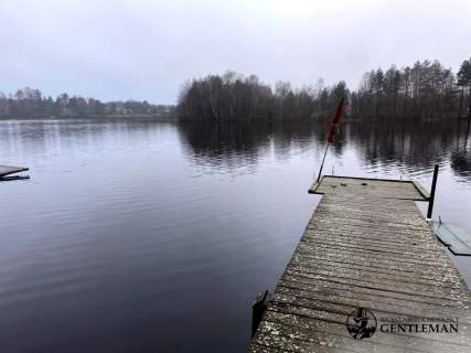 Działka nad jeziorem 